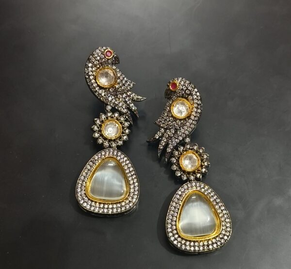 Mayuri Moissanite nano setting